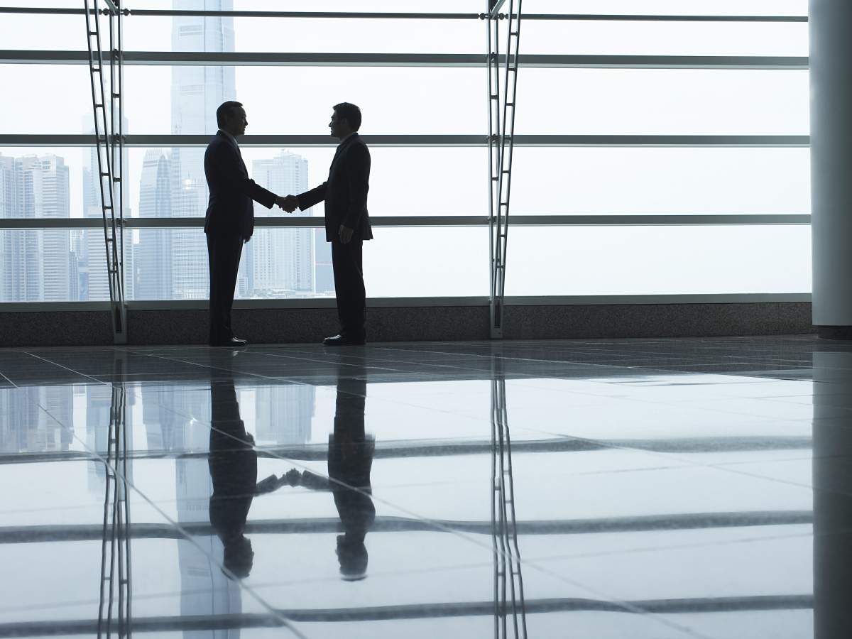 A polite Twitter debate has served to highlight Canadians' famous penchant for civility. 