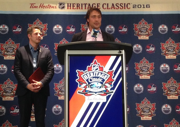Mayor Brian Bowman and former Winnipeg Jets star, Teemu Selanne at the MTS Centre Friday.