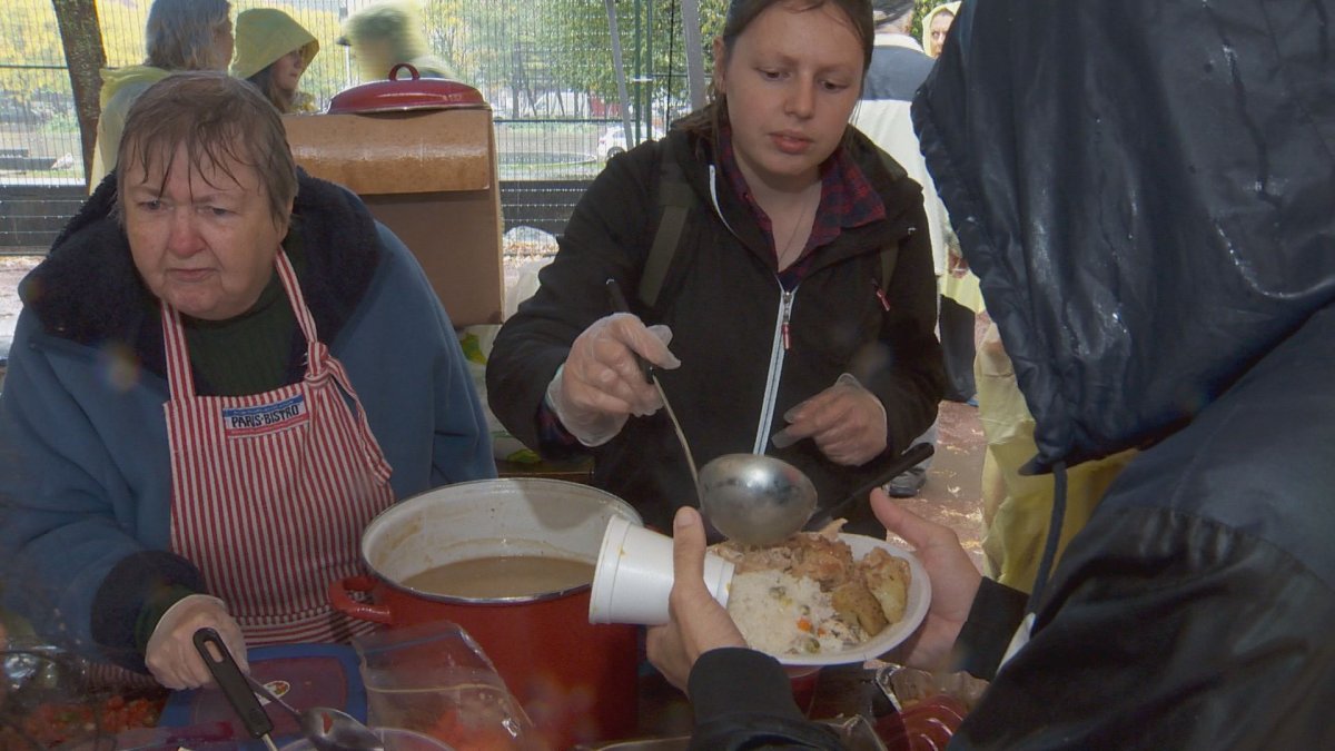 Thanksgiving meals were given out for the homeless at Parc Émilie-Gamelin.