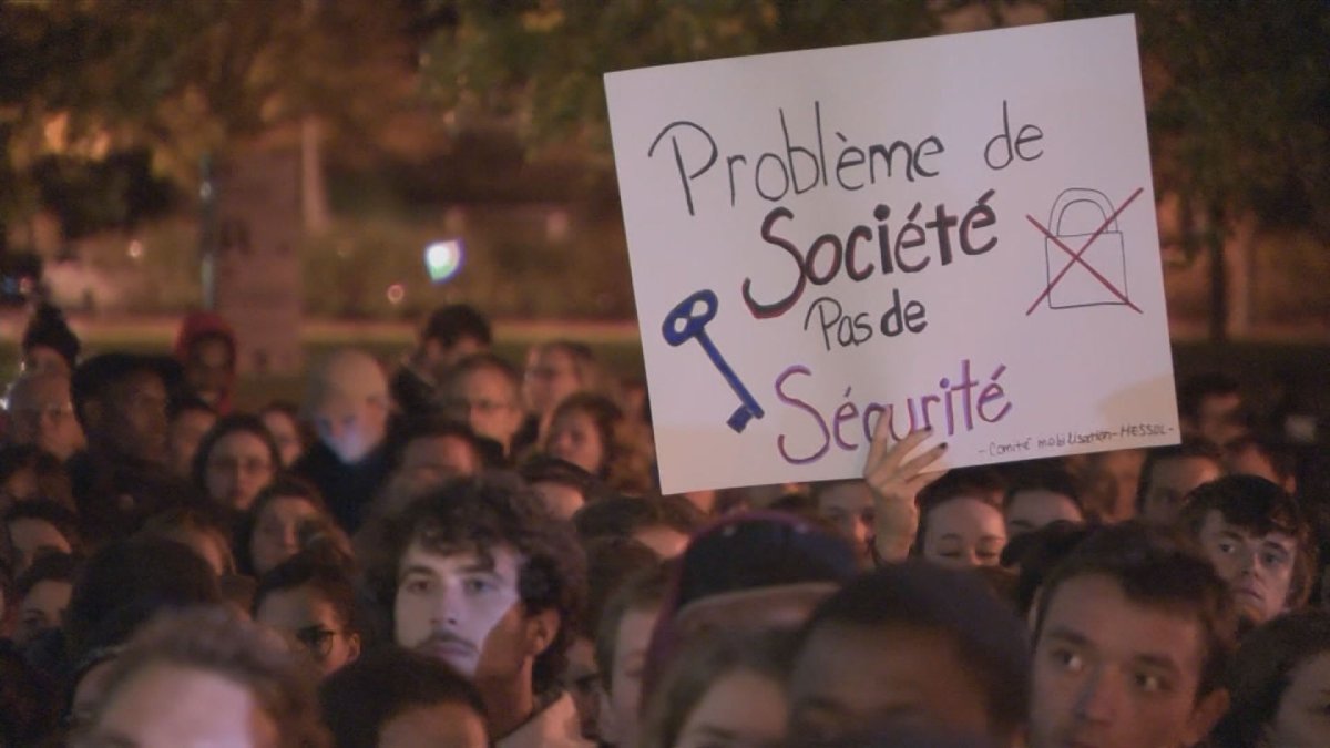 Hundreds support the alleged victims of sexual assault at a vigil at the residence of Laval University, Wednesday, October 19, 2016.