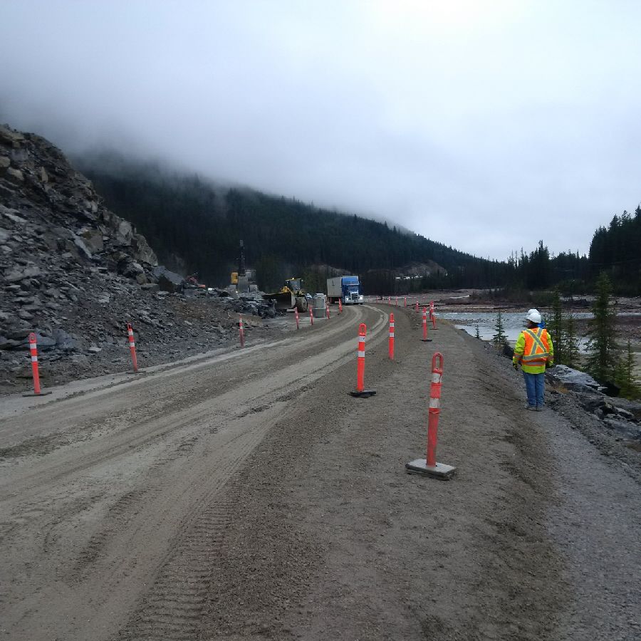 Travelling delays for truckers due to rockslide near Field, BC could