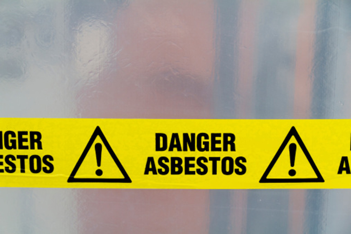 The federal government has announced that it will ban asbestos by 2018.