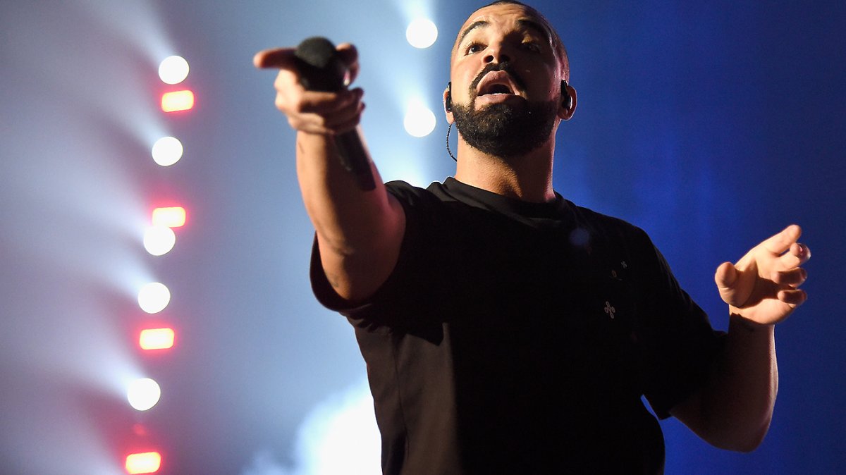 Recording artist Drake performs onstage at the 2016 iHeartRadio Music Festival on September 23, 2016.