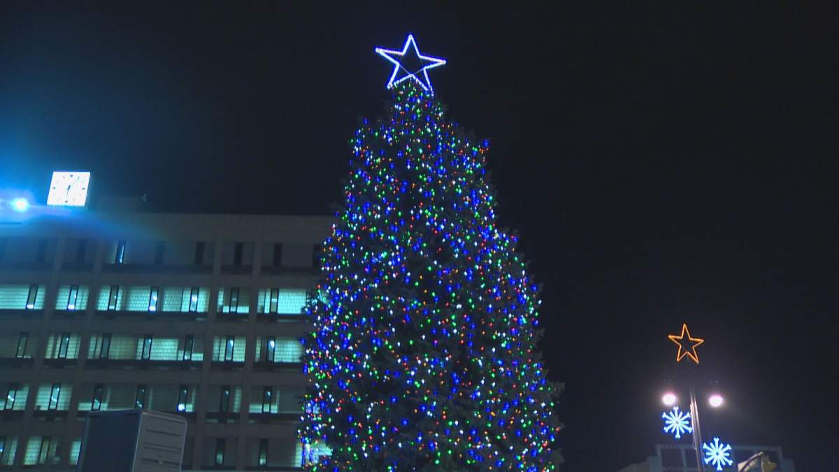 900 CHML's 41st Christmas Tree of Hope campaign is highlighted by Friday's tree lighting.