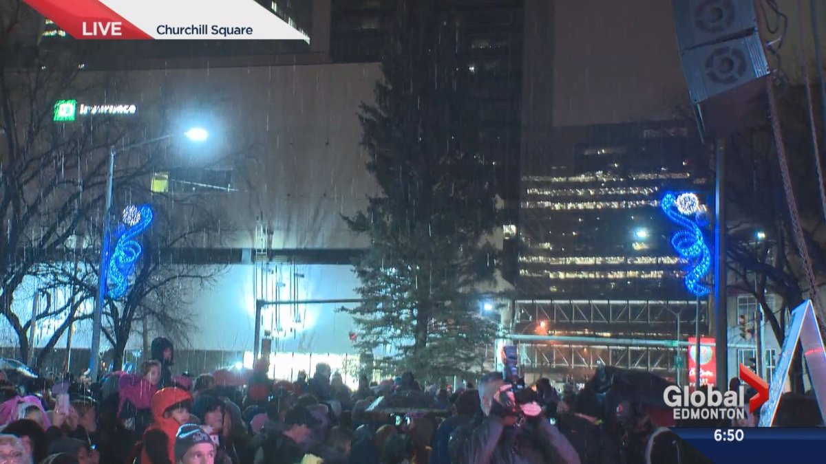 IN PHOTOS Santa makes stop in Edmonton for annual Holiday Light Up