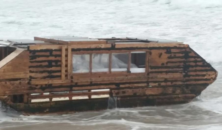 A house boat built by Thunder Bay, Ont., eco-adventurer Rick Small has washed up on an Irish beach.