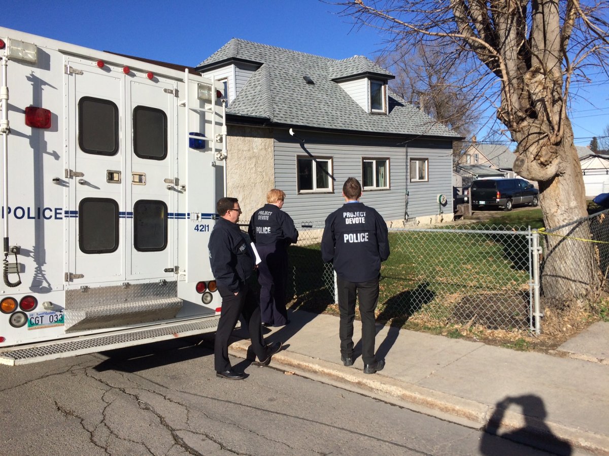 Heavy police presence, including the identification unit surrounds taped-off home in 800 block of Selkirk Ave.