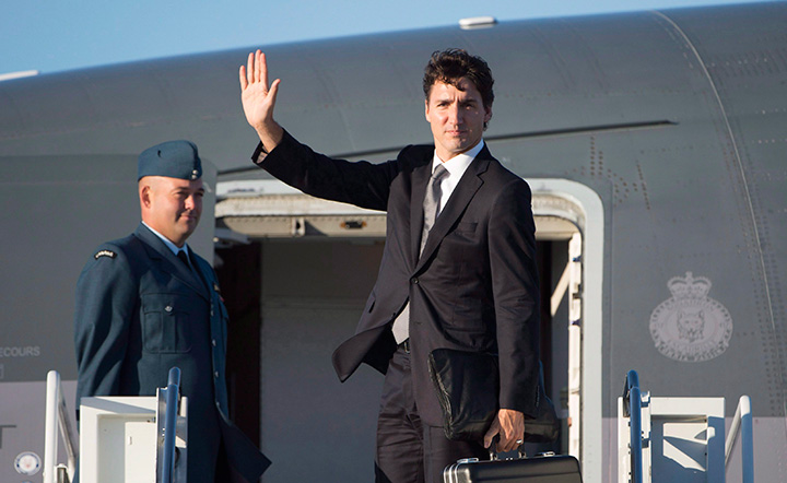 Prime Minister Justin Trudeau boards a government plane in Ottawa, Thursday September 29, 2016. 