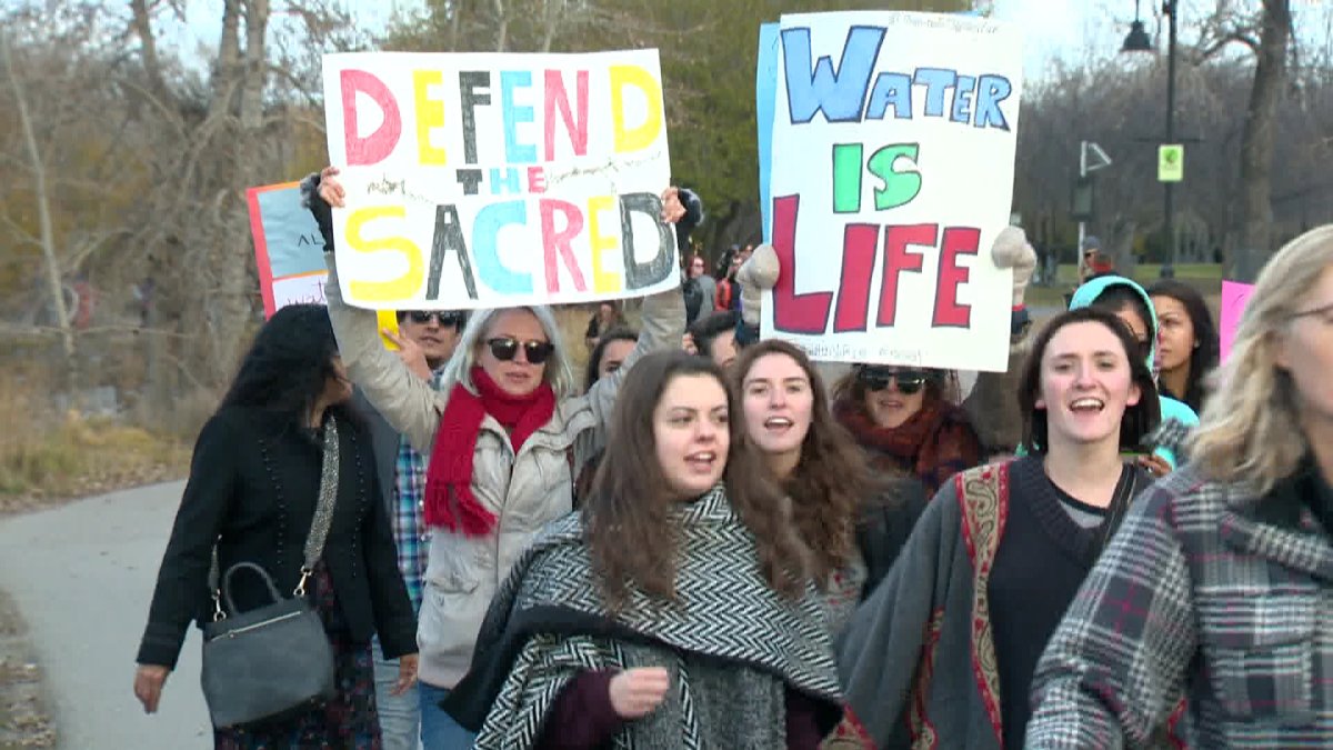 Dozens gather in Calgary to support protesters camped out at Dakota Access Pipeline - image