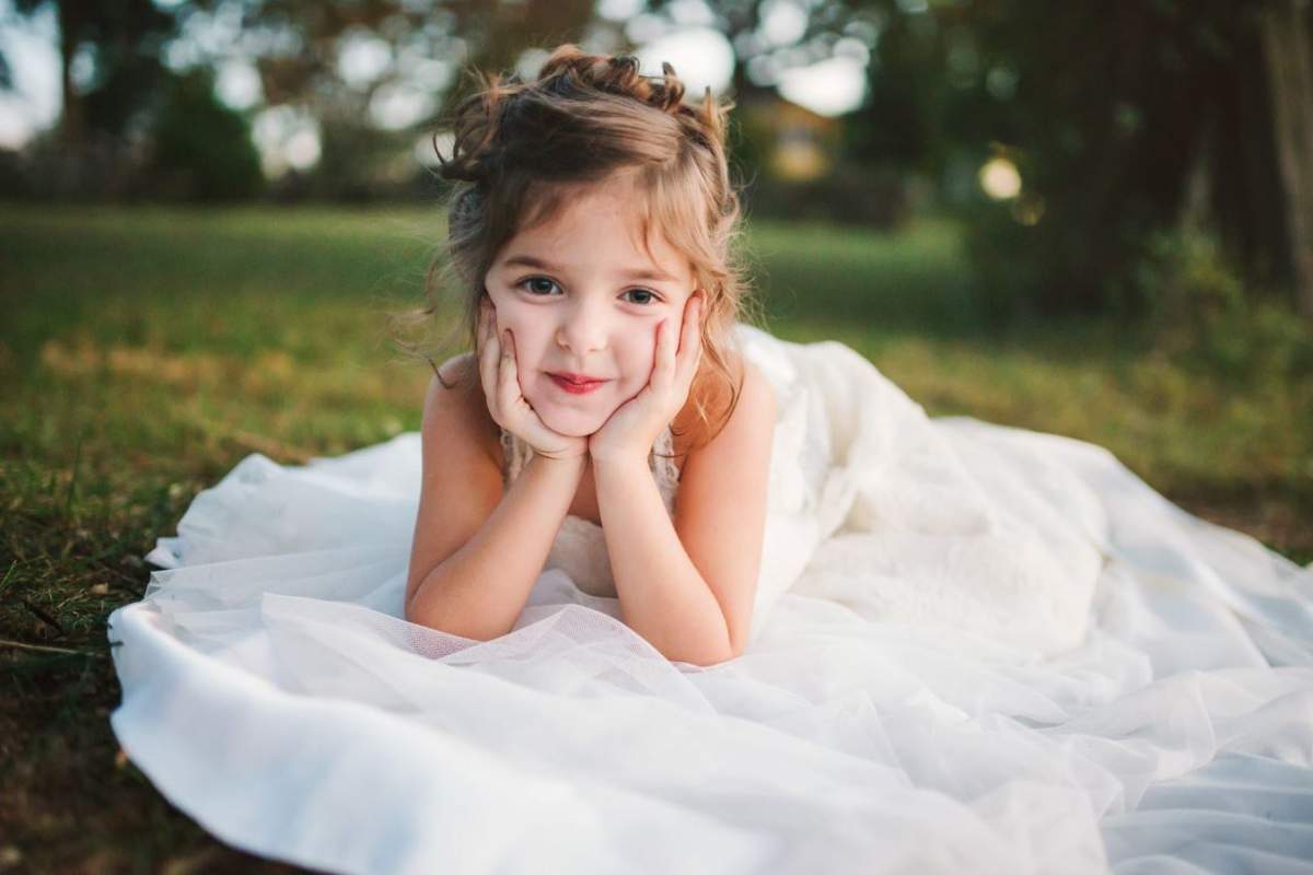 Girl wears late mother’s wedding dress, fulfilling her last wish - image