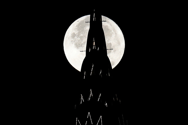 The supermoon sets behind the Chrysler Building in New York, November 14, 2016.