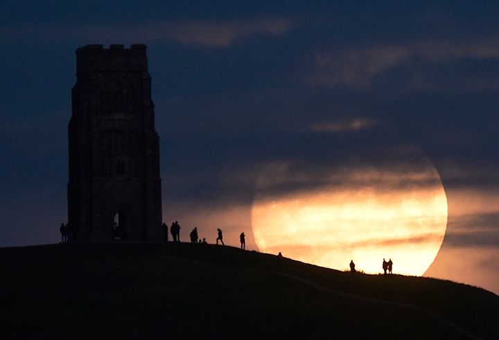 The supermoon begins to rise near Glastonbury, in Britain on November 13, 2016.