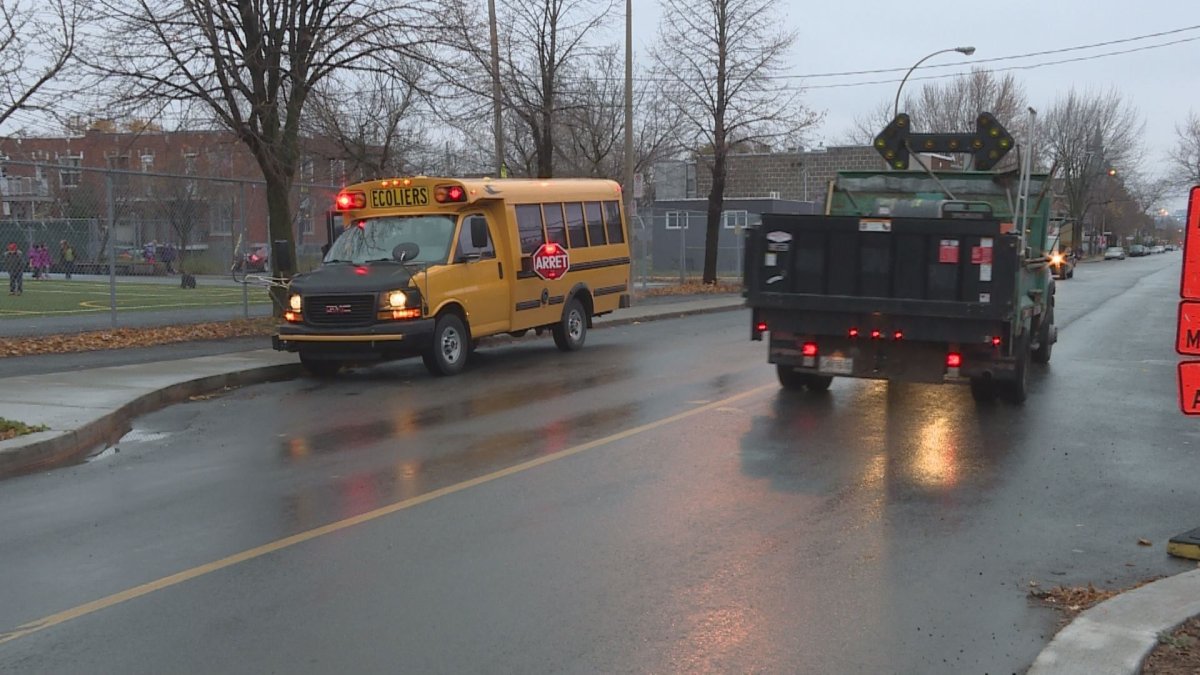 After Global News first brought you the story about the staff at Riverview Elementary in Verdun being forced to direct traffic because cars are zooming past school buses, the mayor of Verdun has now responded, Thursday, November 24, 2016.