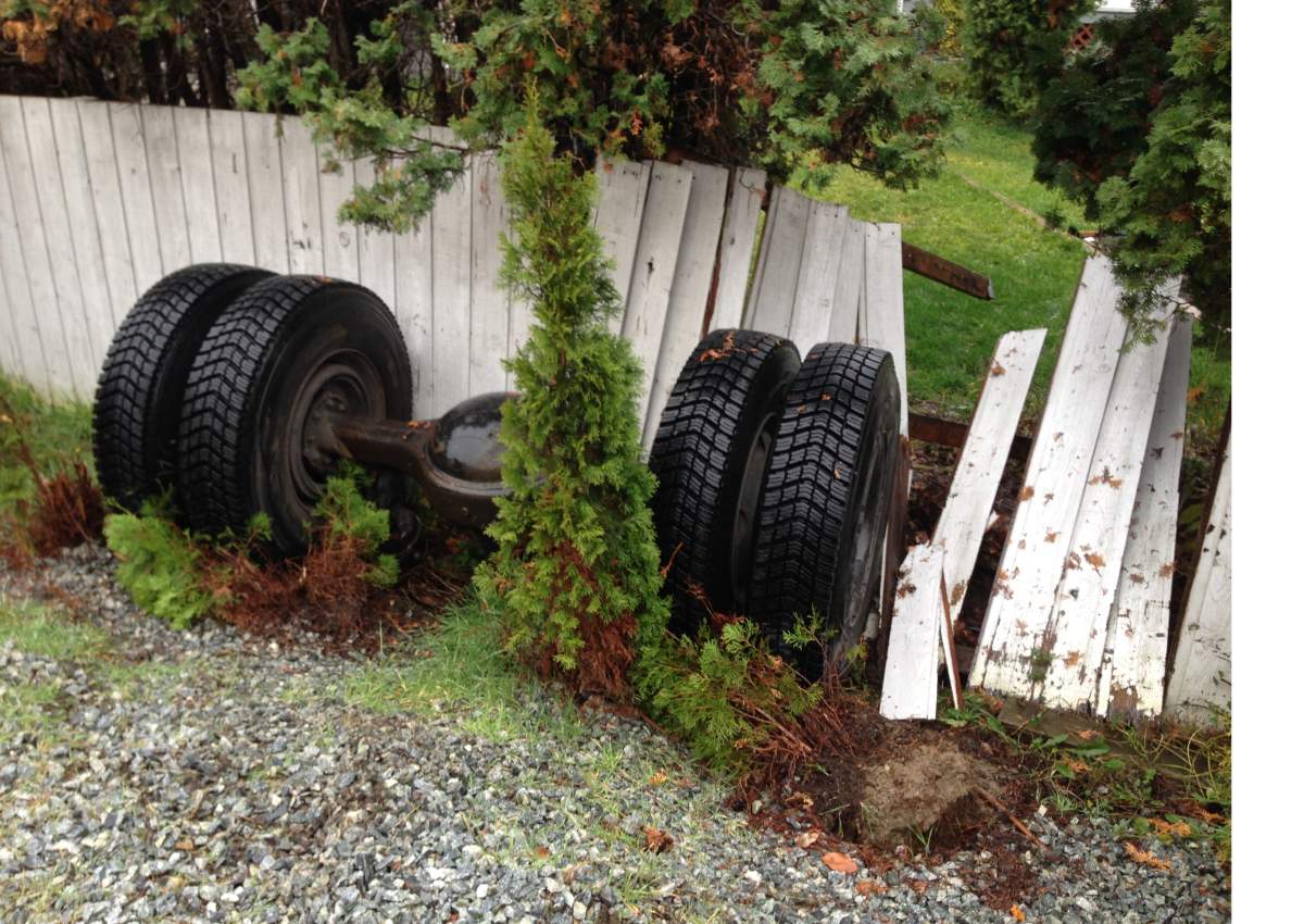 UPDATE – Rear wheels fall off Kelowna school bus - image