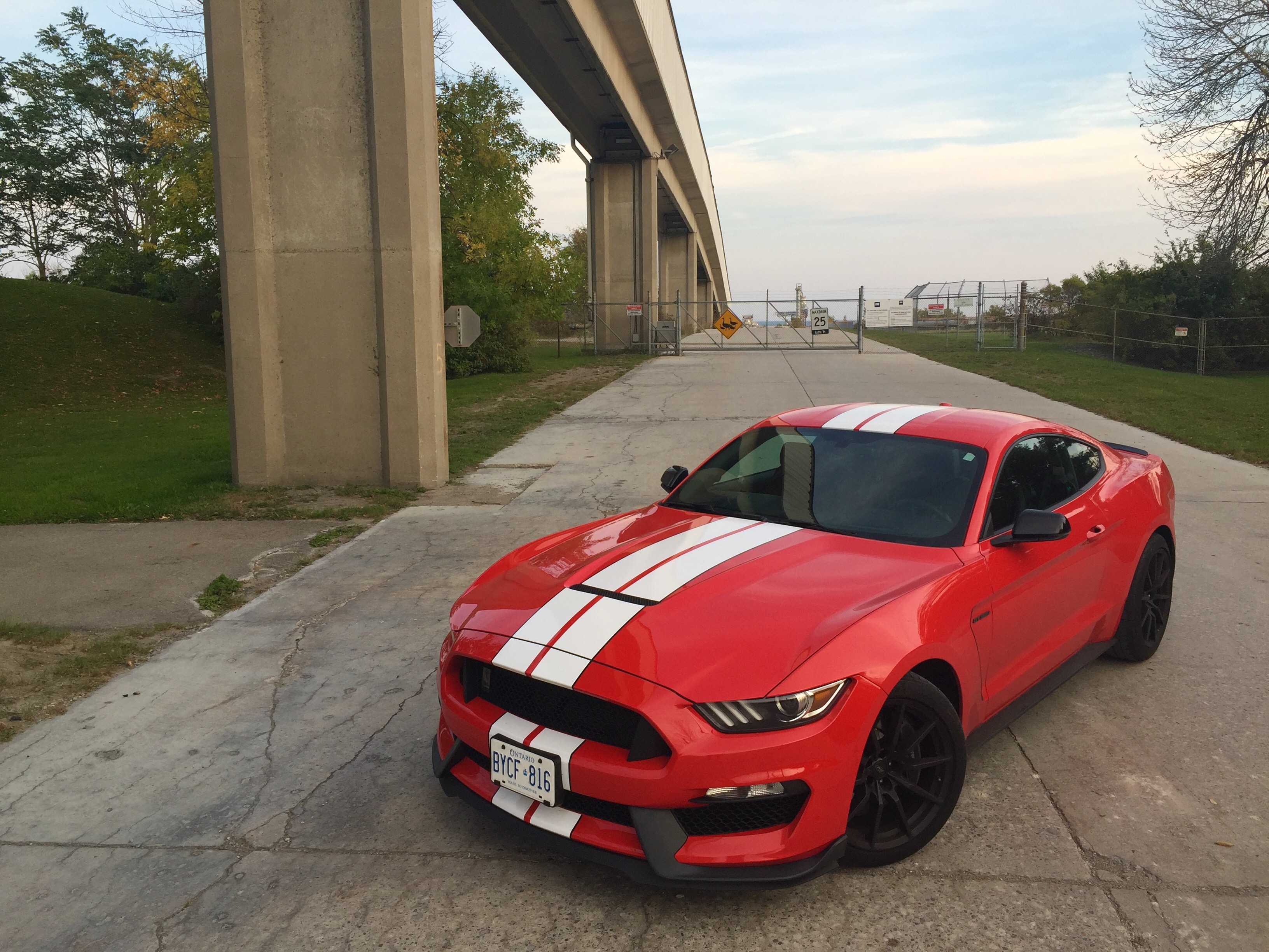 2016 Ford Mustang Shelby GT350 review: Old school charm in a