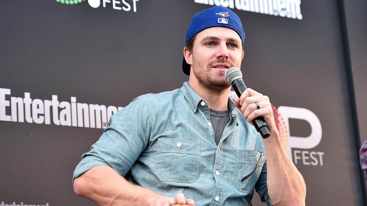 Actor Stephen Amell speaks onstage during the CW Superheroes panel at Entertainment Weekly's PopFest at The Reef on October 29, 2016.  