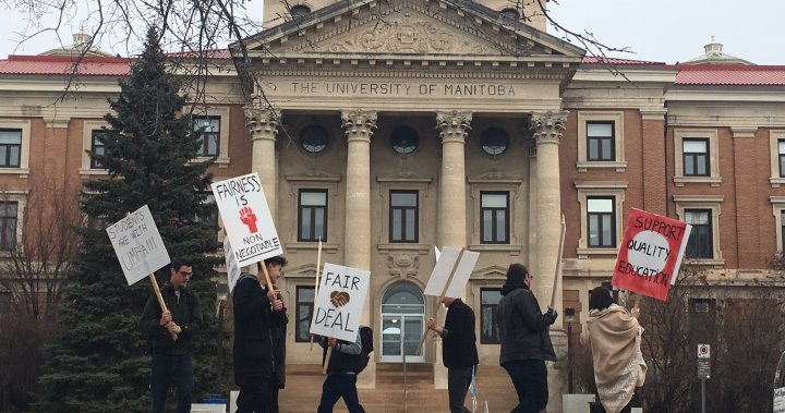 Staging a walkout, Manitoba students call for investments in fellowships and grants – Winnipeg | Globalnews.ca