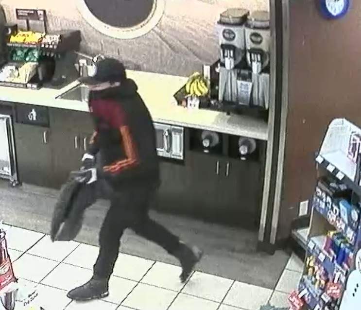 Kelowna Mounties looking for armed robbery suspect | Globalnews.ca