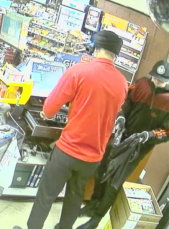 Kelowna Mounties looking for armed robbery suspect | Globalnews.ca