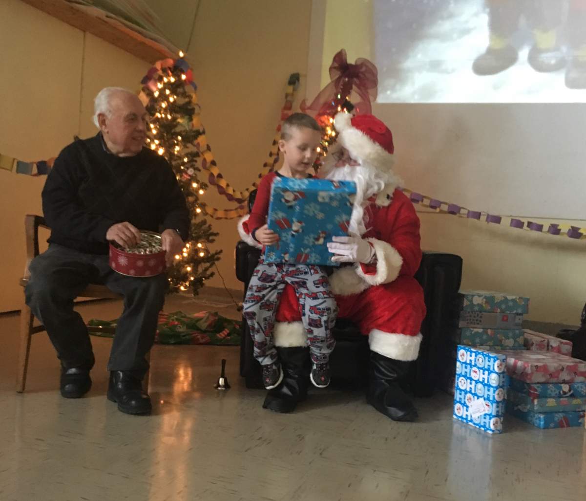 Santa Claus teams up with Generations Foundation to deliver gifts to kids in St. Willibrord School in Châteauguay, Tuesday, December 13, 2016.