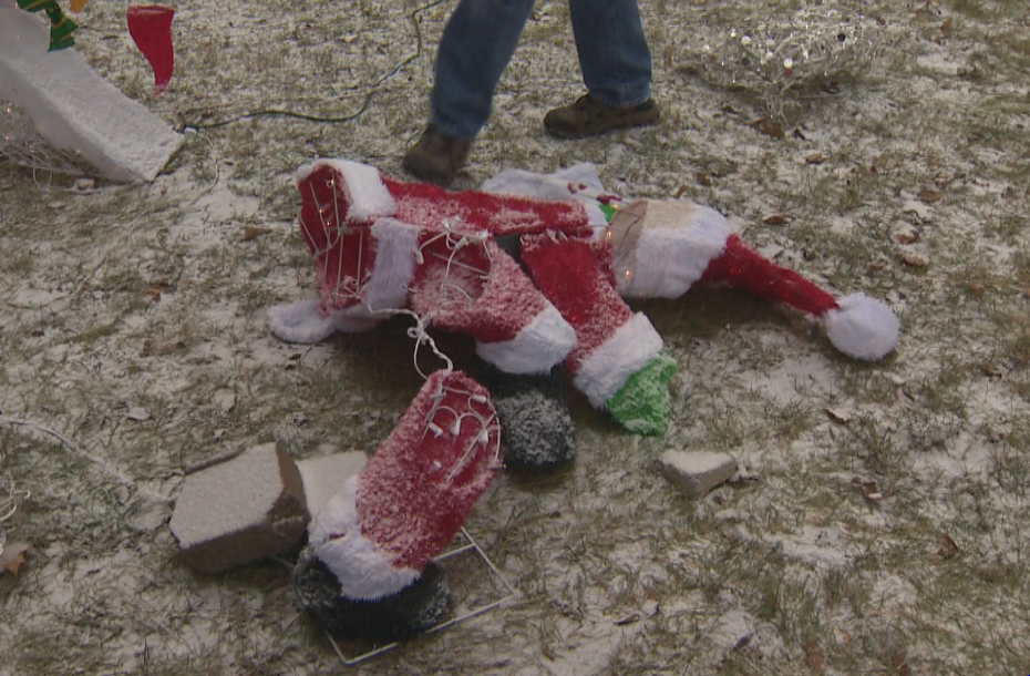 vandalism christmas display