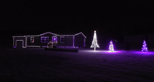 Ohio man’s website allows Internet users to control his Christmas lights - image