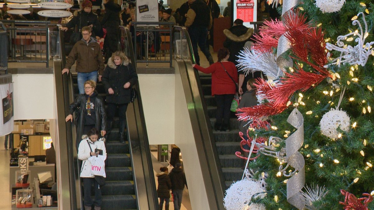 Shoppers hit the malls in final full weekend before Christmas.