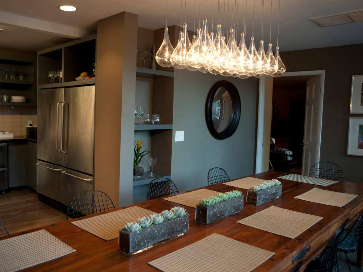 Farmhouse-inspired decor, that blends rustic elements with modern pieces, is one of 2017's home decor trends. (Photo from Interior Therapy with Jeff Lewis) .