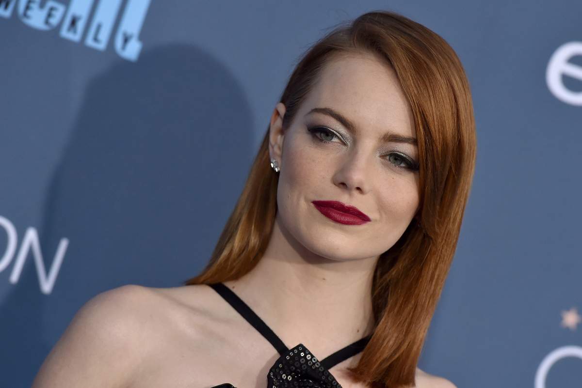 Emma Stone arrives at The 22nd Annual Critics' Choice Awards at Barker Hangar on December 11, 2016 in Santa Monica, California.