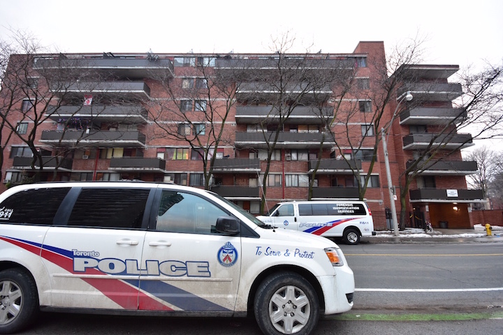 Man dies in hospital after stabbing in Toronto apartment building ...