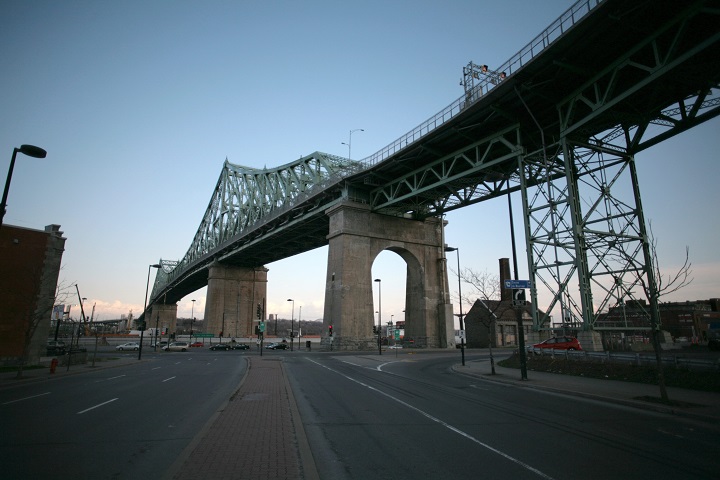 Work to replace bearings on the Jacques-Cartier Bridge is scheduled to take place over the weekend. Friday, Dec. 9, 2016.