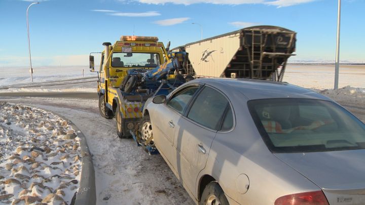 Treacherous roads test southern Albertans and response crews - image