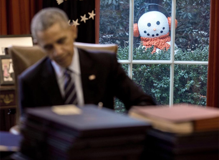Chief White House photographer Pete Souza shared on social media how staffers in the White House decided to have a little fun with some festive decorations in an attempt to prank the president.
