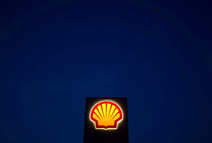 A Shell sign is pictured in this September 8, 2010 file photo. 
