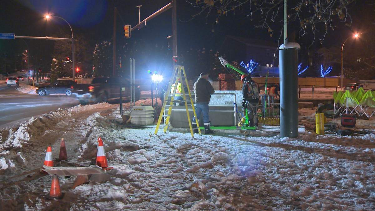 Crews spent several hours working on a disabled water pump that put 2,000 Kelowna homes on water restrictions Tuesday evening. 