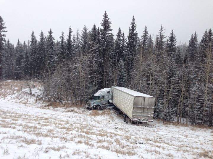 Snowfall warnings in Alberta affecting travel - image