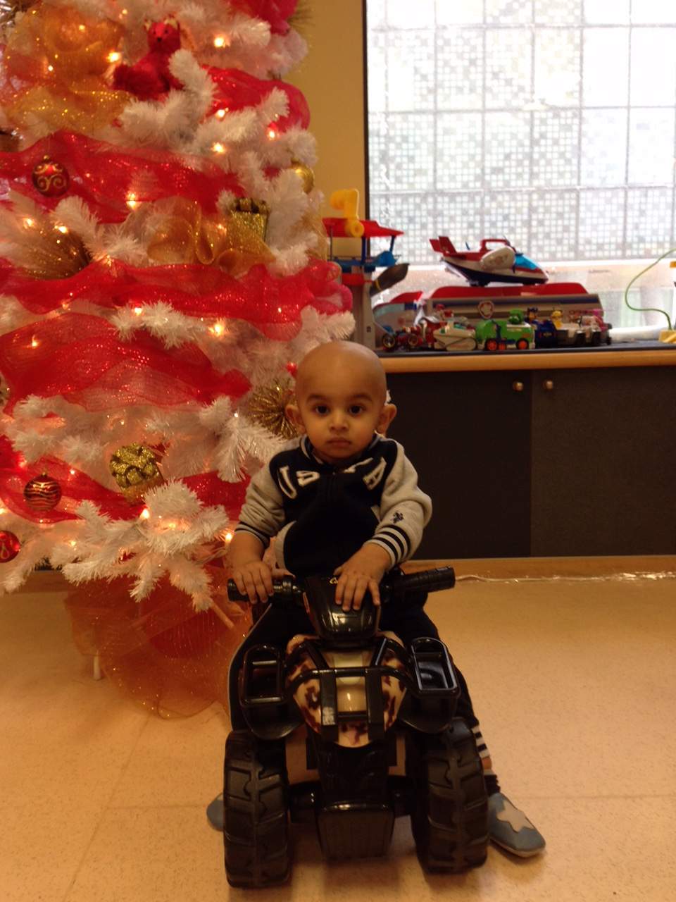 Manitoba family desperately asking strangers to help save their son’s life - image