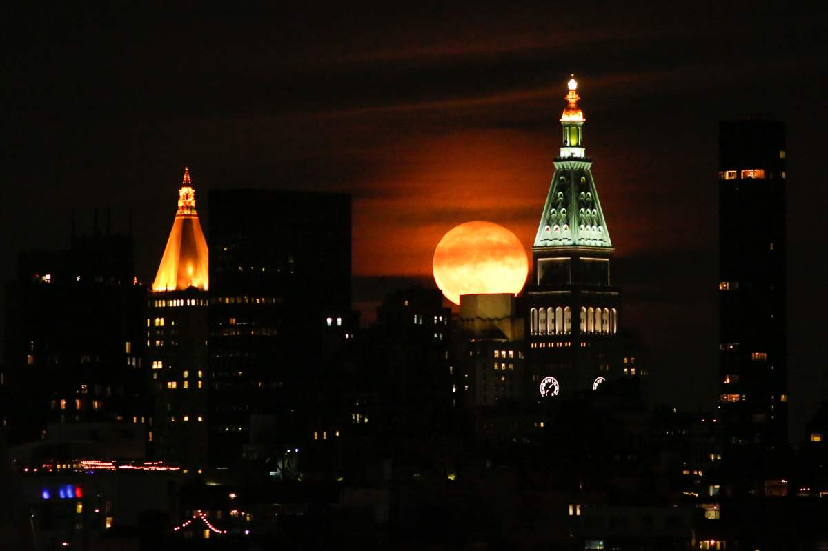 HOBOKEN, NJ – OCTOBER 16: A full Hunter’s super moon rises behind middle Manhattan and Empire State Building in New York City on October 16, 2016 as seen from Hoboken, NJ, (Photo by VIEWpress/Corbis via Getty Images)