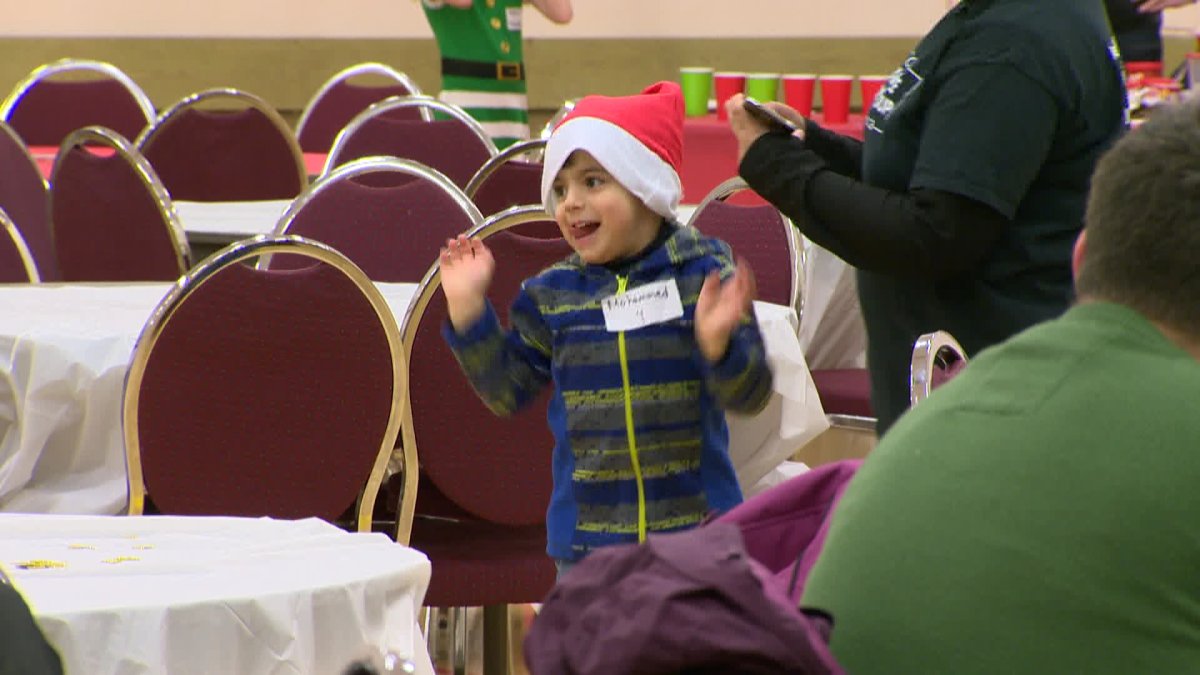 Santa Claus brings presents to Syrian children in Calgary for Christmas - image