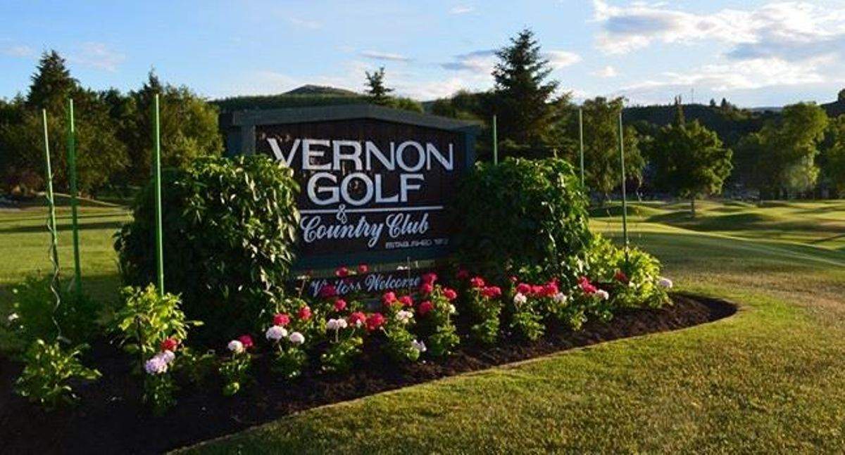 Santa hat wearing thief targets Okanagan golf club - image