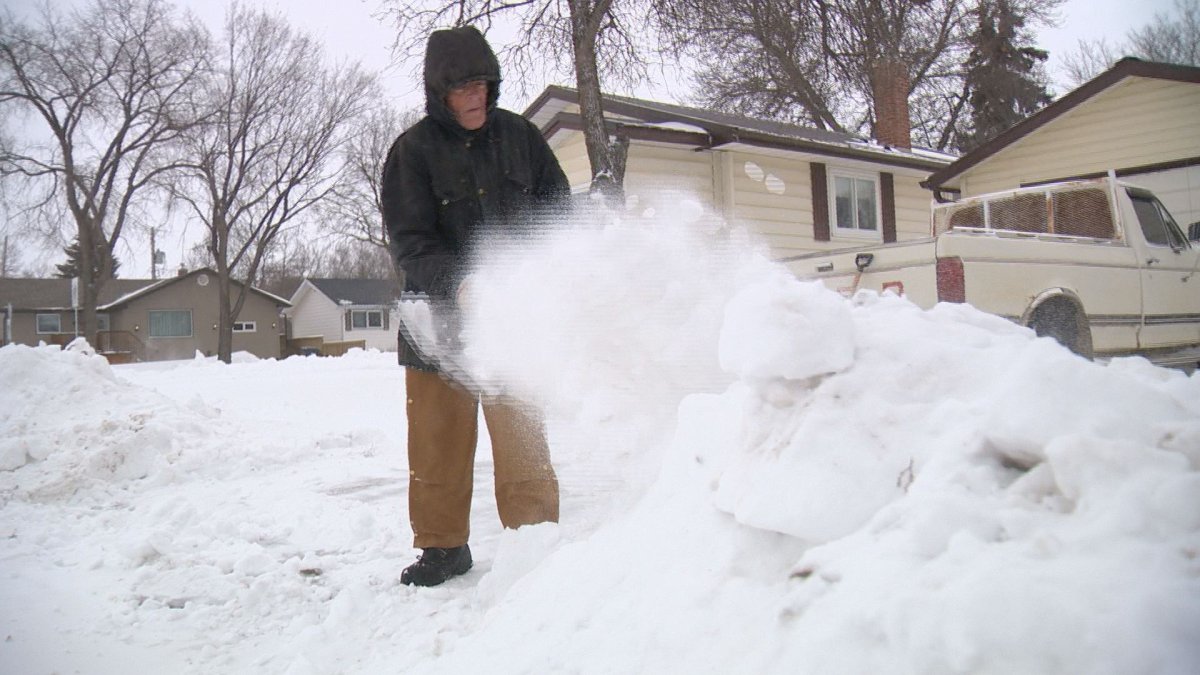 Weyburn Sask Digs Itself Out Of First Blizzard This Winter Globalnews ca