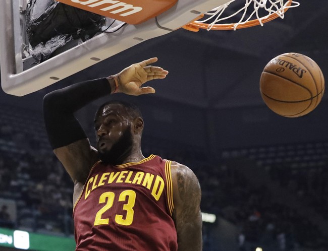 LeBron James explains refusal to stay with teammates at Trump Hotel - image