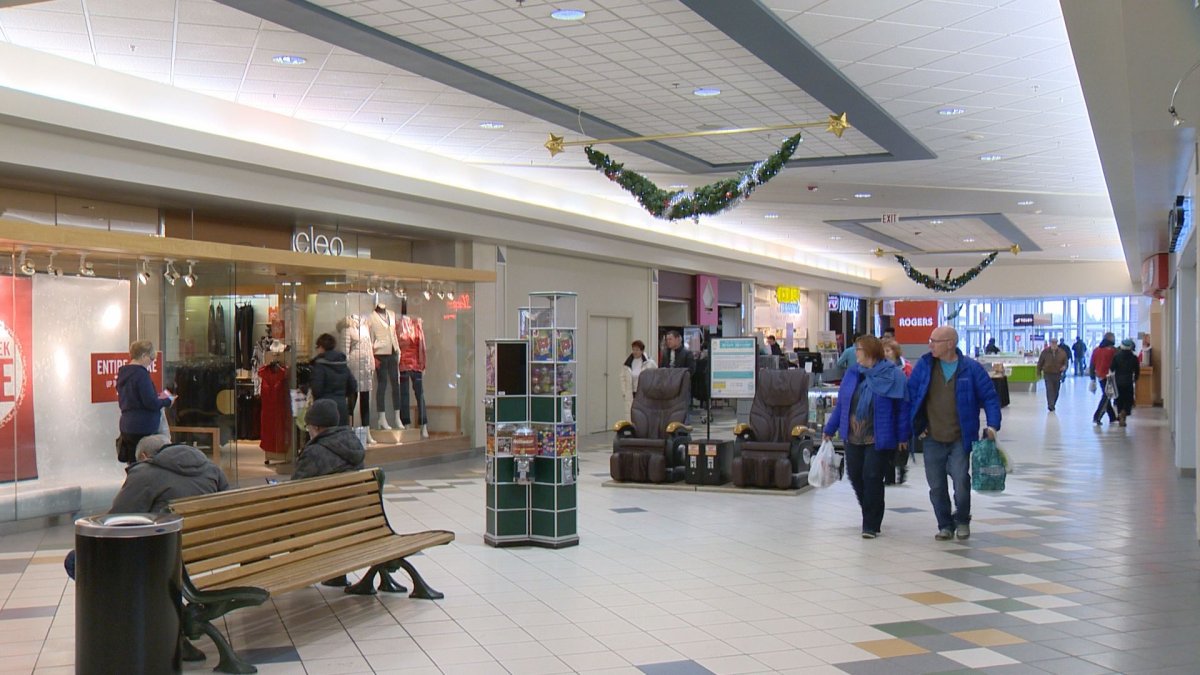 Shoppers head to Regina's stores for last-minute gifts ahead of Christmas.