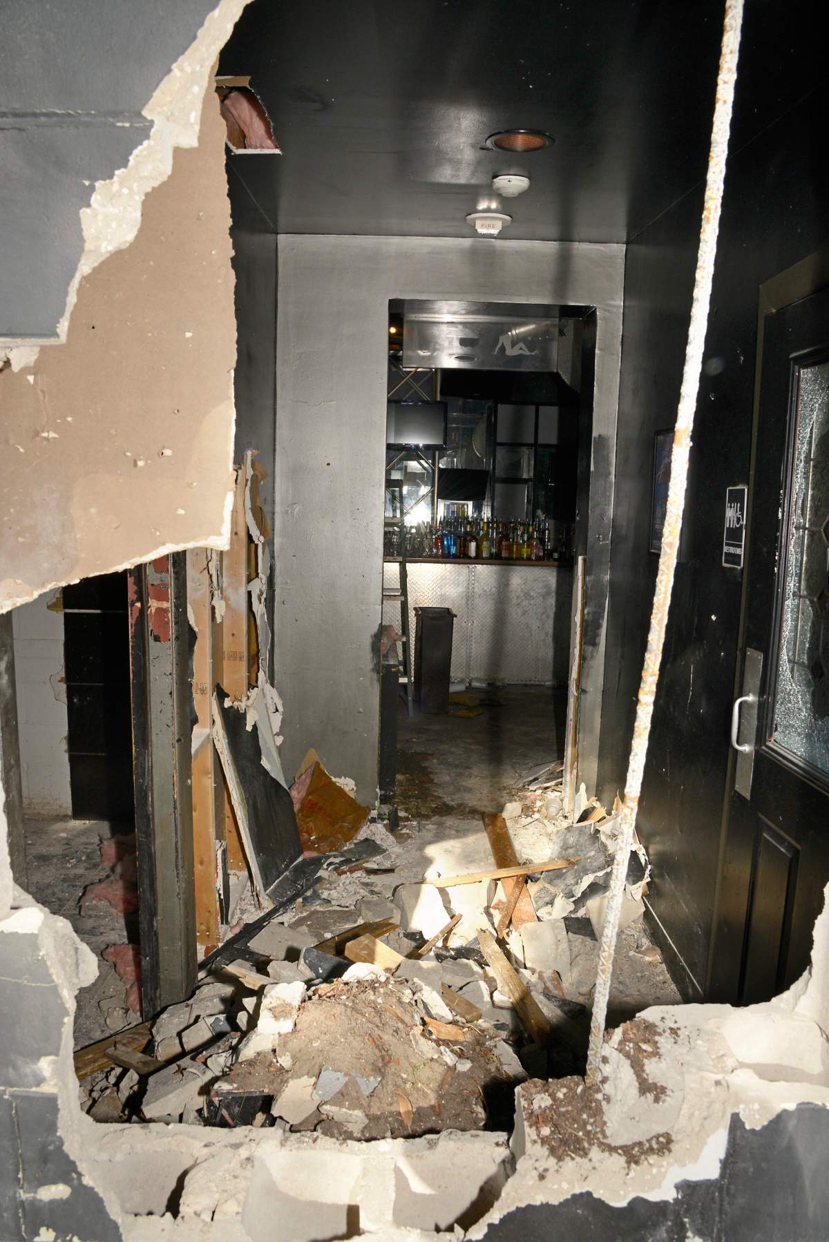 Orlando nightclub shooting photos show how police freed people - image