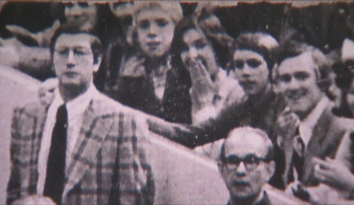The time 3 streakers ran on the ice at a Canucks game - image