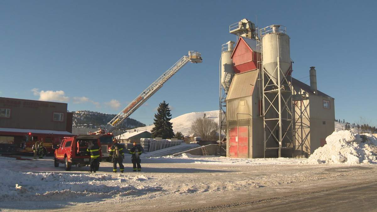 Kelowna fire fighters battle the cold - image