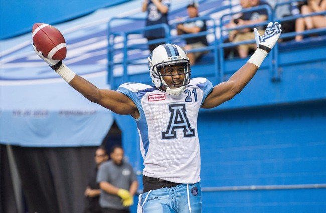 The Edmonton Eskimos have signed Vidal Hazelton, who joined the team's practice roster last year after being part of a wide receiver purge by Toronto.