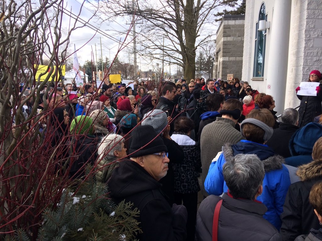 Security officials estimate a crowd of between 500 and 750 people gathered Monday at the front steps of the mosque on Oxford Street.
