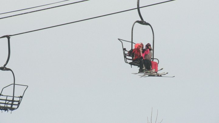 19 people rescued from chairlift at Edmonton ski hill after mechanical ...