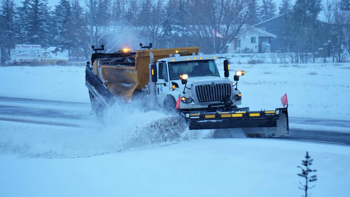 A Carillion Canada snowplow clearing Highway 44 in Rivière Qui Barre, Alta. on Monday, January 9, 2016 after a snowfall. 